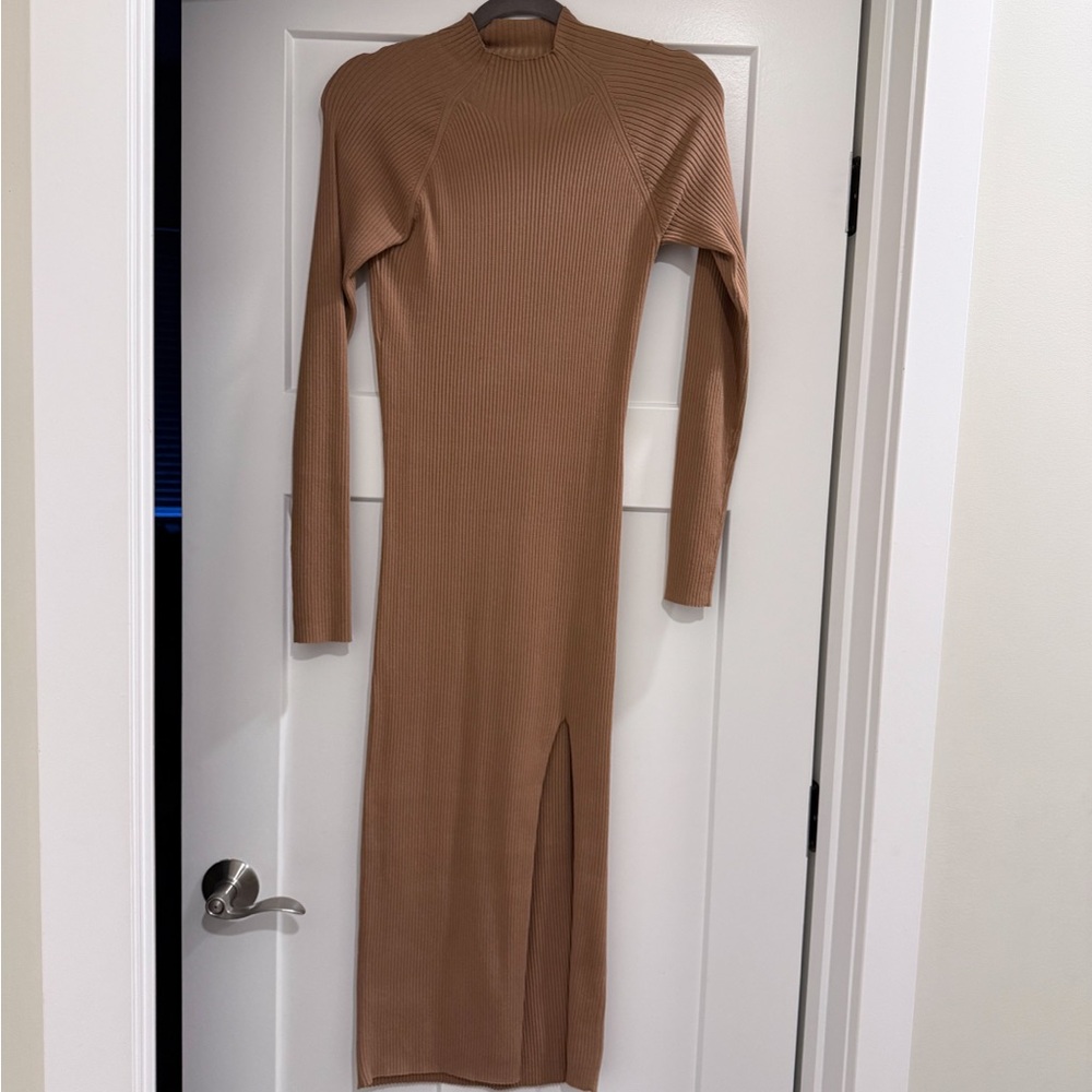 Wilfred Long Sleeve Ribbed Maxi Dress in Camel Brown